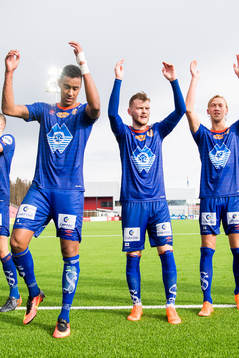 Sonni Nattestad, Adam Örn Arnarson and Jørgen Hatlehol of Aalesund celebrate