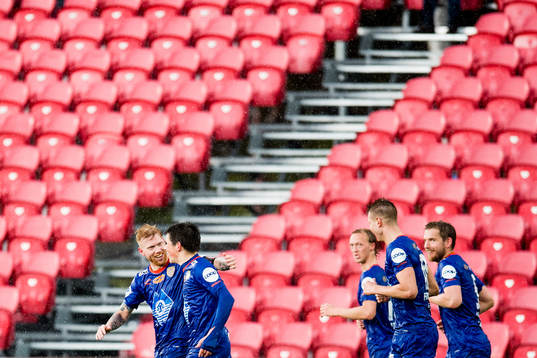 Fredrik Carlsen, Sondre Fet, Jørgen Hatlehol, Hólmbert Fridjónsson and Oddbjørn Lie of Aalesund celebrate the 1-3 goal