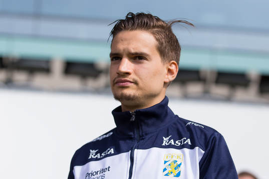 IFK Göteborgs Amin Affane på väg in för att värma upp