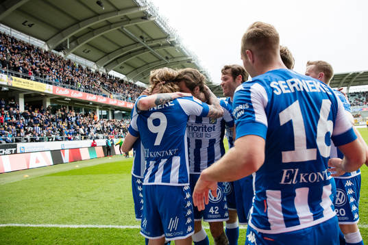 IFK Göteborgs Elias Mar Omarsson jublar med lagkamrater efter 2-0
