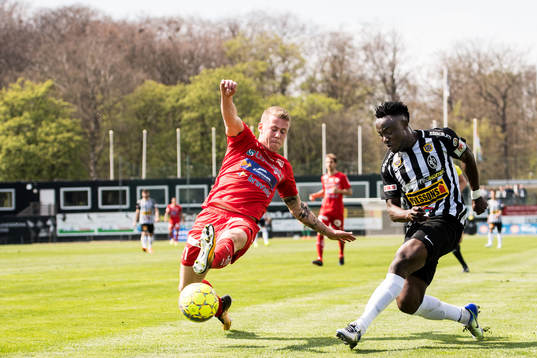 Värnamos Anton Maikkula och Landskronas Edafe Egbedi