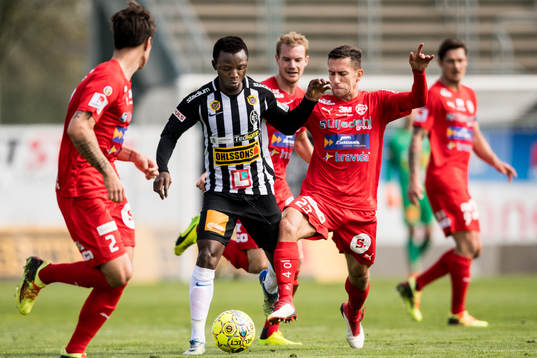 Landskronas Monday Samuel och Värnamos Predrag Randelovic