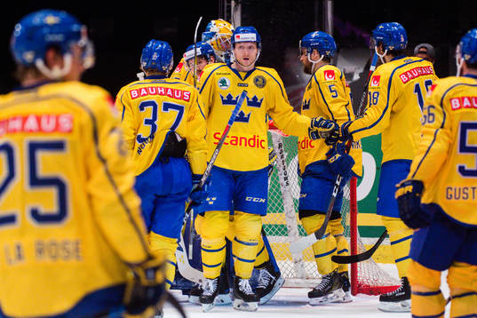 Sveriges Carl Klingberg jublar