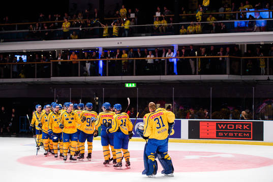 Sveriges spelare jublar