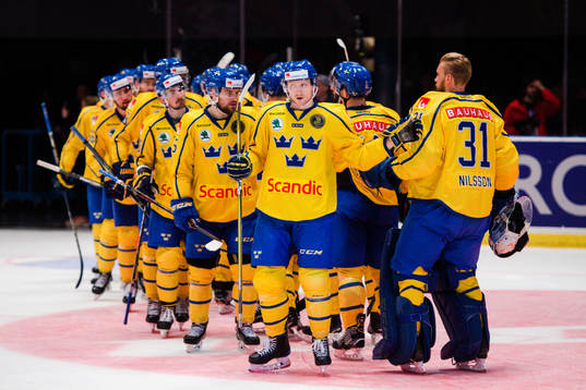 Sveriges Carl Klingberg jublar