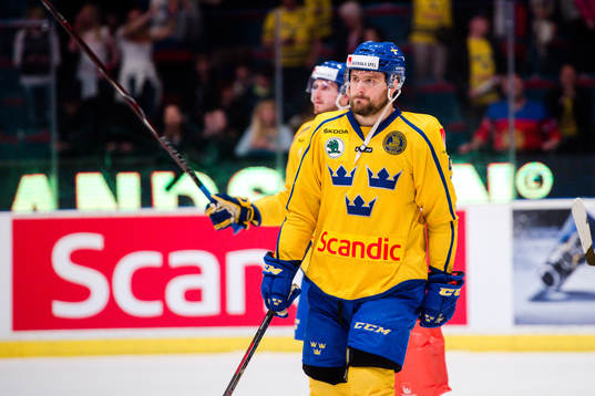 Sveriges Mikael Wikstrand  jublar