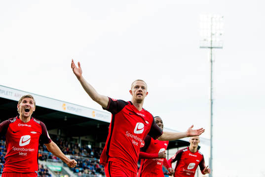 Peter Orry Larsen of Brann celebrates with teammates Steffen Lie Skålevik, Ludcinio Marengo and Kristoffer Barmen after scoring 0-1
