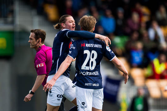 Julian Ryerson and Kristian Thorstvedt of Viking celebrate the 0-1 goal