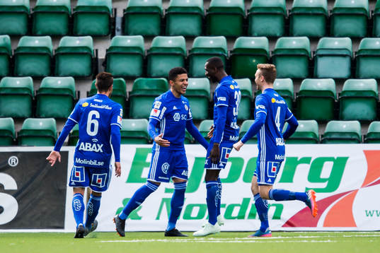 Sundsvalls Romain Gall jublar med Juan Jose Ciercoles Sagra, Peter Wilson och David Myrestam