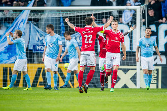 Kalmars Viktor Elm jublar