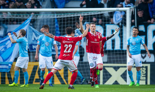 Kalmars Viktor Elm jublar