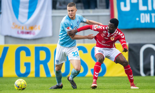 Kalmars Chima Akas och Malmö FFs Mattias Svanberg
