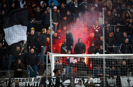 Örebrofansen jublar