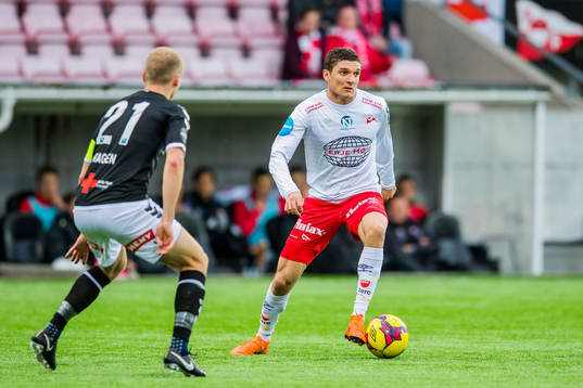 Steffen Hagen of Odd and Youssef Chaib of Fredrikstad