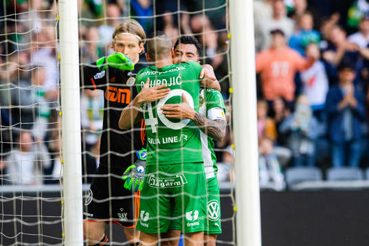 Hammarbys Jiloan Hamad och Nicola Djurdjic jublar