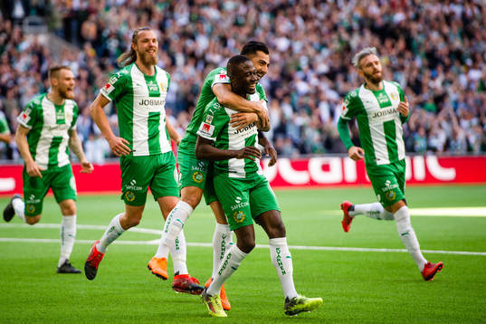 Hammarbys Jiloan Hamad och Pa Amat Dibba jublar