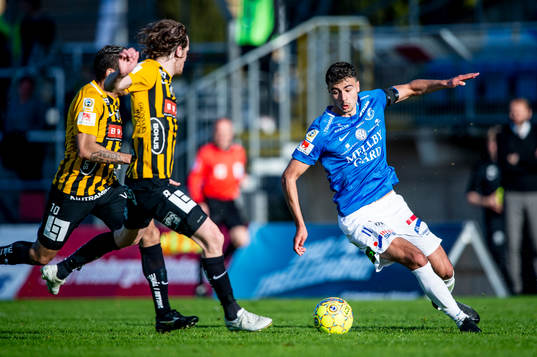 Trelleborgs Deniz Hümmet mot Häckens Paulinho och Erik