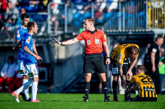 Trelleborgs Zoran Jovanovic är upprörd på domaren