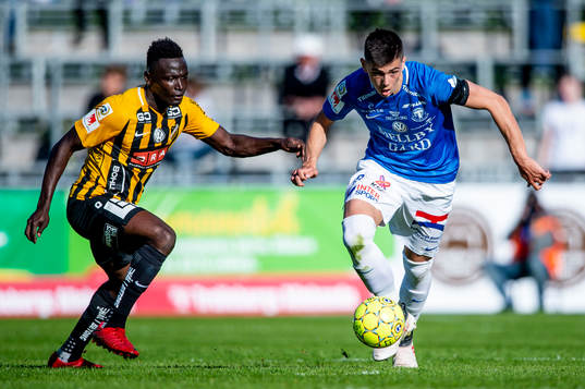 Häckens Alhassan Kamara och Trelleborgs Denis Hadzikadunic