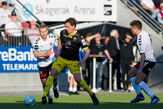 Steffen Hagen of Odd and Kristjan Floki Finnbogason of Start