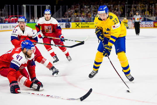 Sveriges Mattias Janmark bevakas av Tjeckiens  Michal