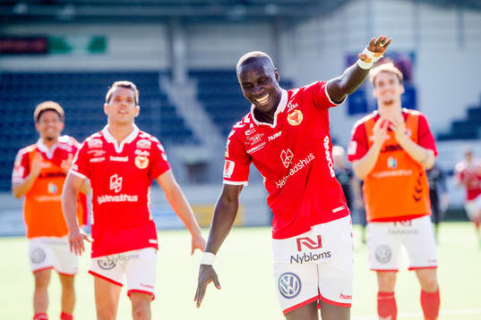 Kalmars Papa Alioune Diouf jublar