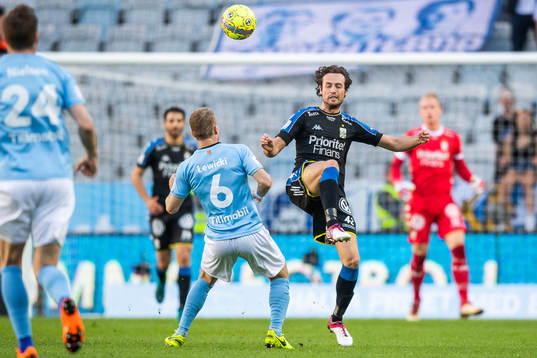 Malmö FFs Oscar Lewicki och IFK Göteborgs Mikkel Diskerud