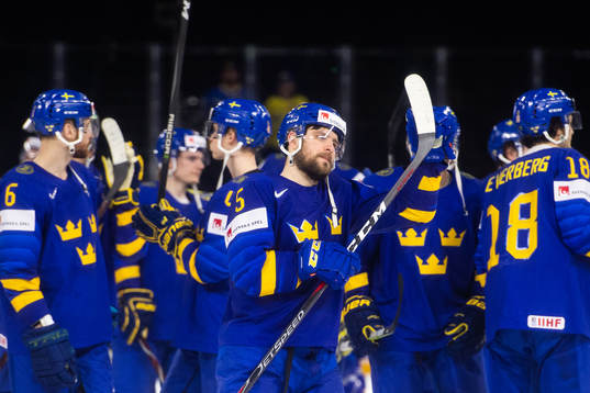 Sveriges Mikael Wikstrand jublar och tackar publiken