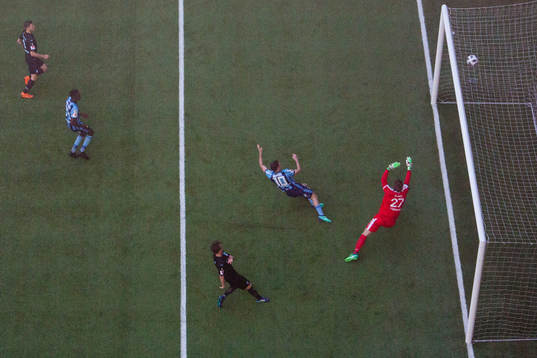 Djurgårdens Kerim Mrabti gör 2-0 för Djurgården bakom