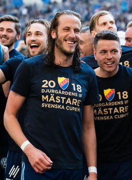 Djurgårdens Jonas Olsson och Kerim Mrabti jublar