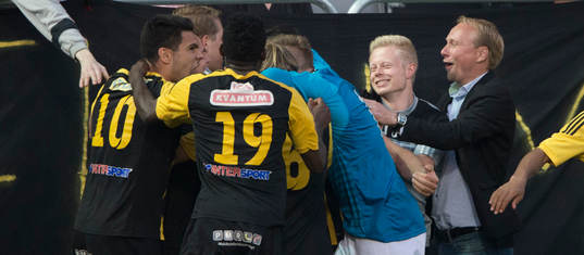IFK Hässleholms Filip Ranmo har gjort mål och jublar med gänget och supportrarna i matchen i division 2 mellan Hässleholms IF och IFK Hässleholm i Hässleholm 10 maj 2018.  