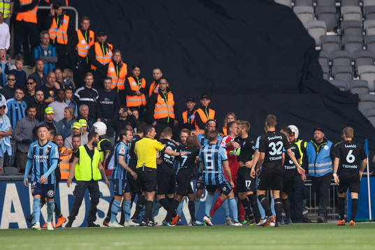 irriterat mellan Djurgårdens och Malmö FFs spelare