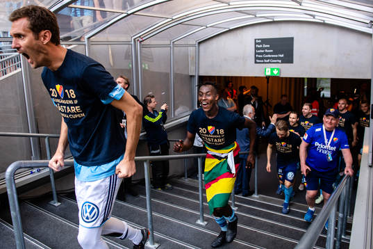 Djurgårdens målvakt Andreas Isaksson och Philana