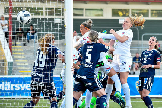 Rosengårds Sanne Troelsgaard Nielsen gör 1-0