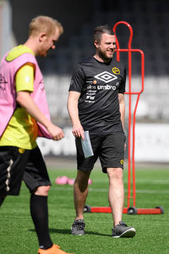 manager Jimmy Thelin