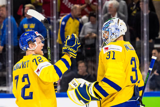 Sveriges Patric Hörnqvist jublar med målvakt Anders