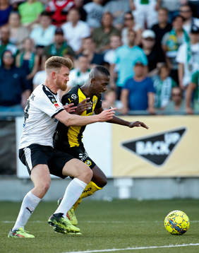 Örebros Michael Almebäck och Hammarbys Pa Amat Dibba