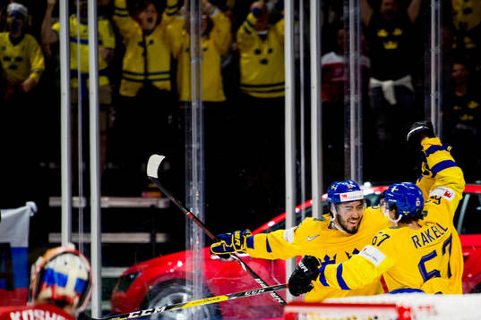 Sveriges Rickard Rakell jublar med Mika Zibanejad