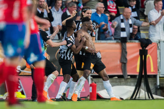  Landskronas Karim Sadat jublar med lagkamrater efter 1-1