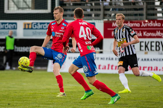 Helsingborgs Andri Runar Bjarnason och Landskronas Viktor