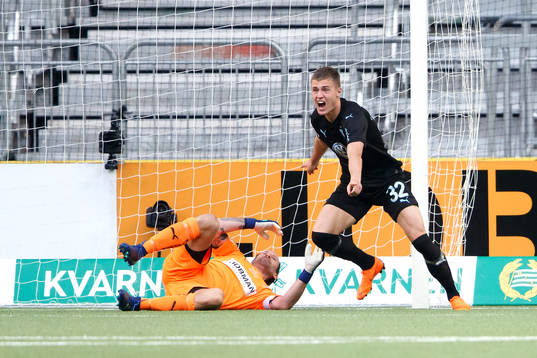 Malmö FFs Mattias Svanberg jublar efter att han gjort 1-2