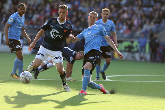  Fredrik Torsteinbø from Viking in action against Ari Jonsson from Sandnes