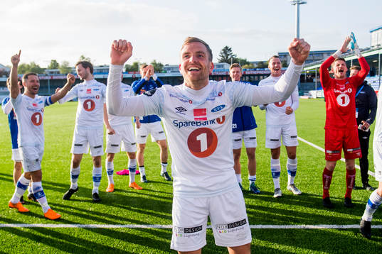 Kristoffer Løkberg of Ranheim celebrates in front of his teammates