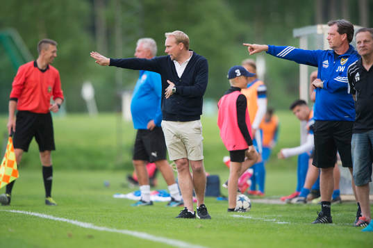 IFK Hässleholms tränare Daniel Nilsson och Joakim Welander i DM-matchen mellan IFK Hässleholm och Åstorp i Hässleholm 16 maj 2018.  