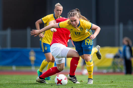 Bla gjennom flere bilder av Fotboll, Dam, F16 Fyrnationsturnering, Österrike - Sverige