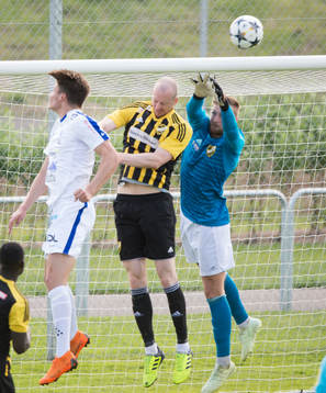 IFK Hässleholms Simon Henningsson och Alexander Nilsson i matchen i division 2 mellan IFK Hässleholm och IFK Berga i Hässleholm 19 maj 2018.  