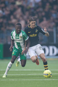 s Kristoffer Olsson och Hammarbys Pa Amat Dibba
