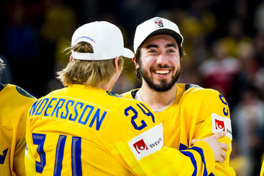 Sveriges Lias Andersson och Mika Zibanejad jublar