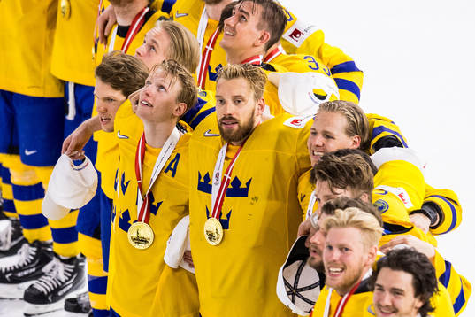Sveriges John Klingberg och målvakt Anders Nilsson