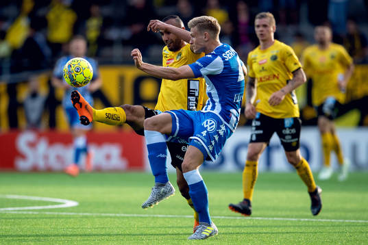 Elfsborgs Issam Jebali och IFK Göteborgs Carl Starfelt